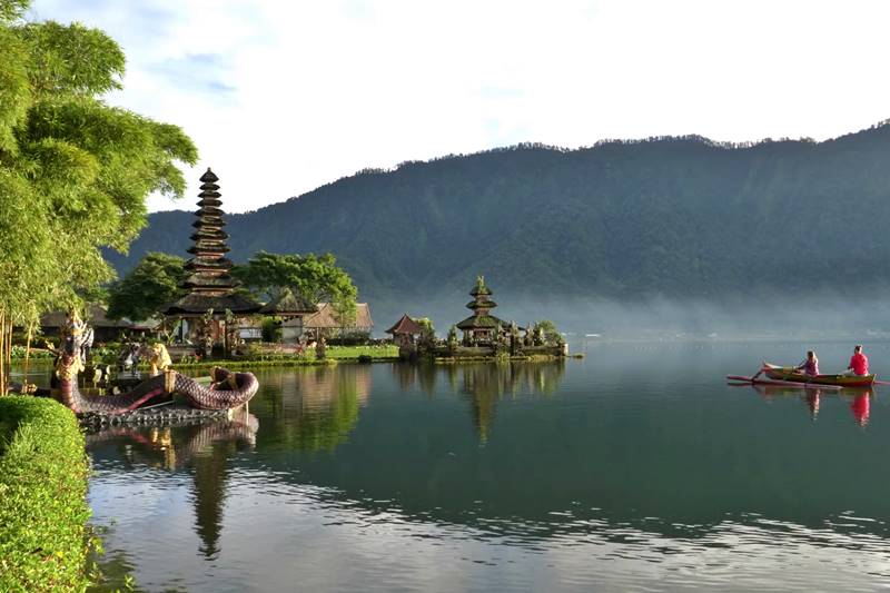 Ulun Danu Temple Bali Balicabdriver